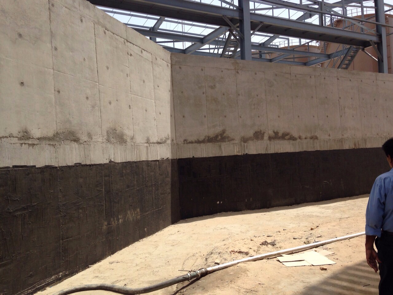 RETAINING AND BUND WALLS.